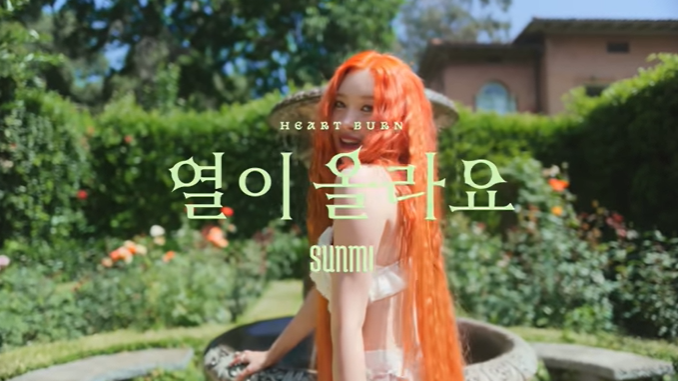 Sunmi dituding menjiplak karena ada kesamaan melodi dan desain chorus milik Avril Lavigne. (Foto: YouTube)