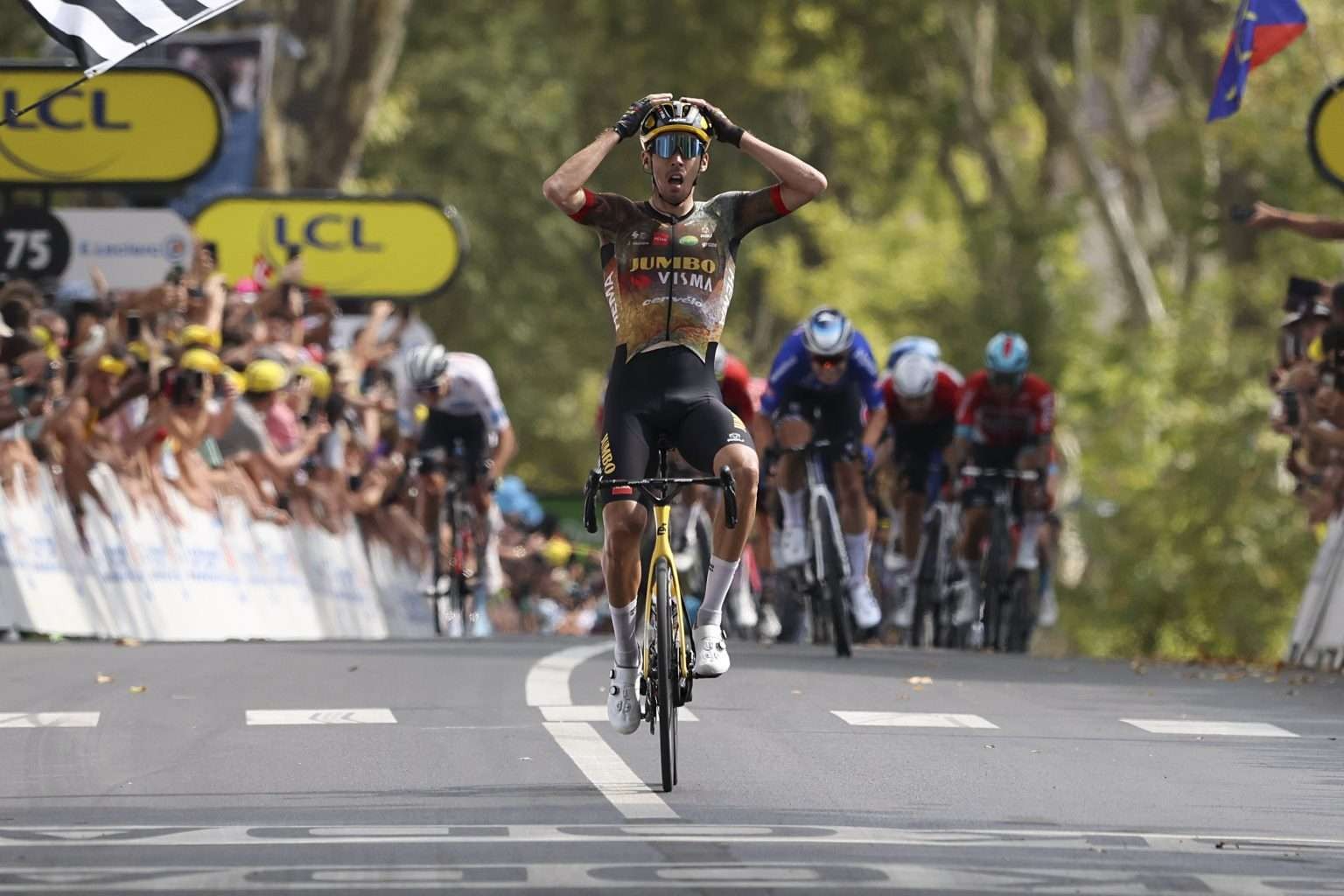 Christophe Laporte (Jumbo Visma) meraih kemenangan perdana di Grand Tour sekaligus memperkuat dominasi Jumbo Visma di TdF 2022. (Foto: Istimewa)