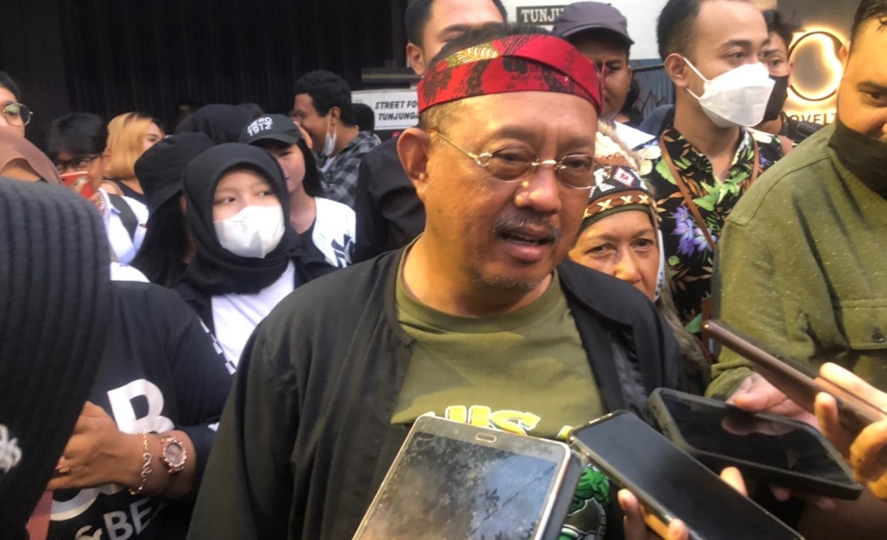 Wakil Walikota Surabaya, Armuji saat mendatangi Tunjungan Fashion Week, Minggu 24 Juli 2022. (Foto: Andhi Dwi/Ngopibareng.id)