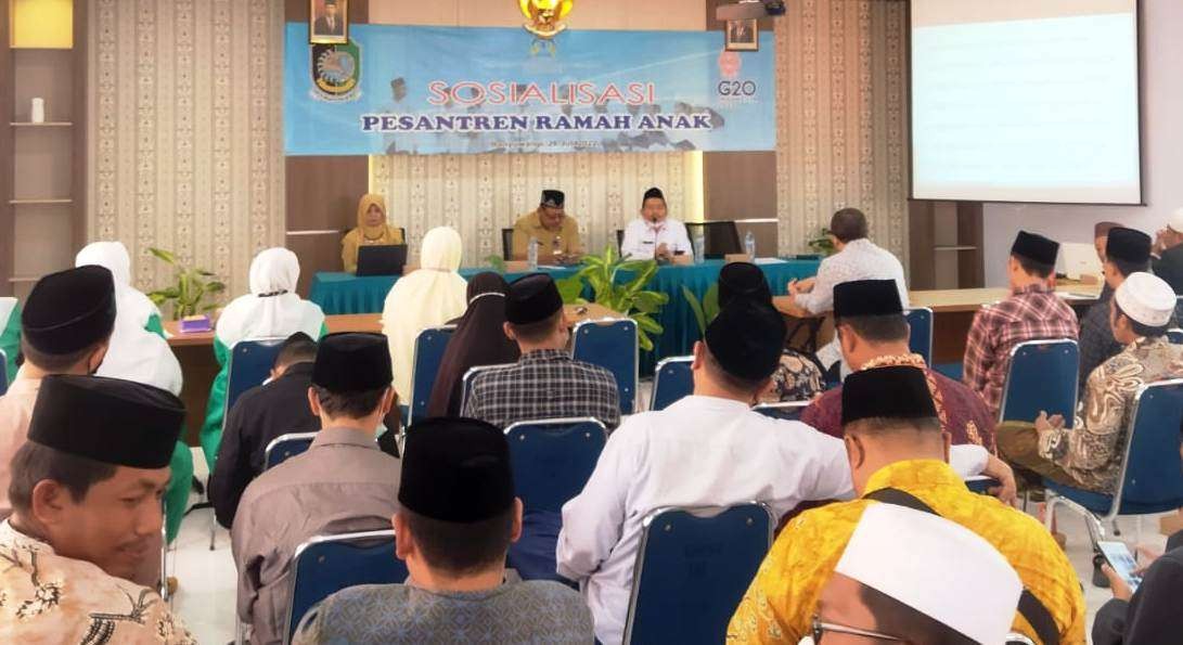 Sekitar 35 perwakilan pesantren di Banyuwangi mengikuti sosialisasi pesantren ramah anak (foto:istimewa)