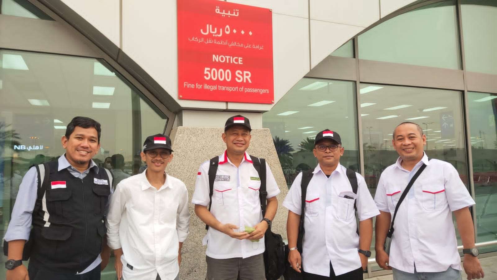 Petugas haji bersiap untuk kepulangan jemaah gelombang kedua mengingat cuaca Madinah lebih panas. (Foto: Istimewa)