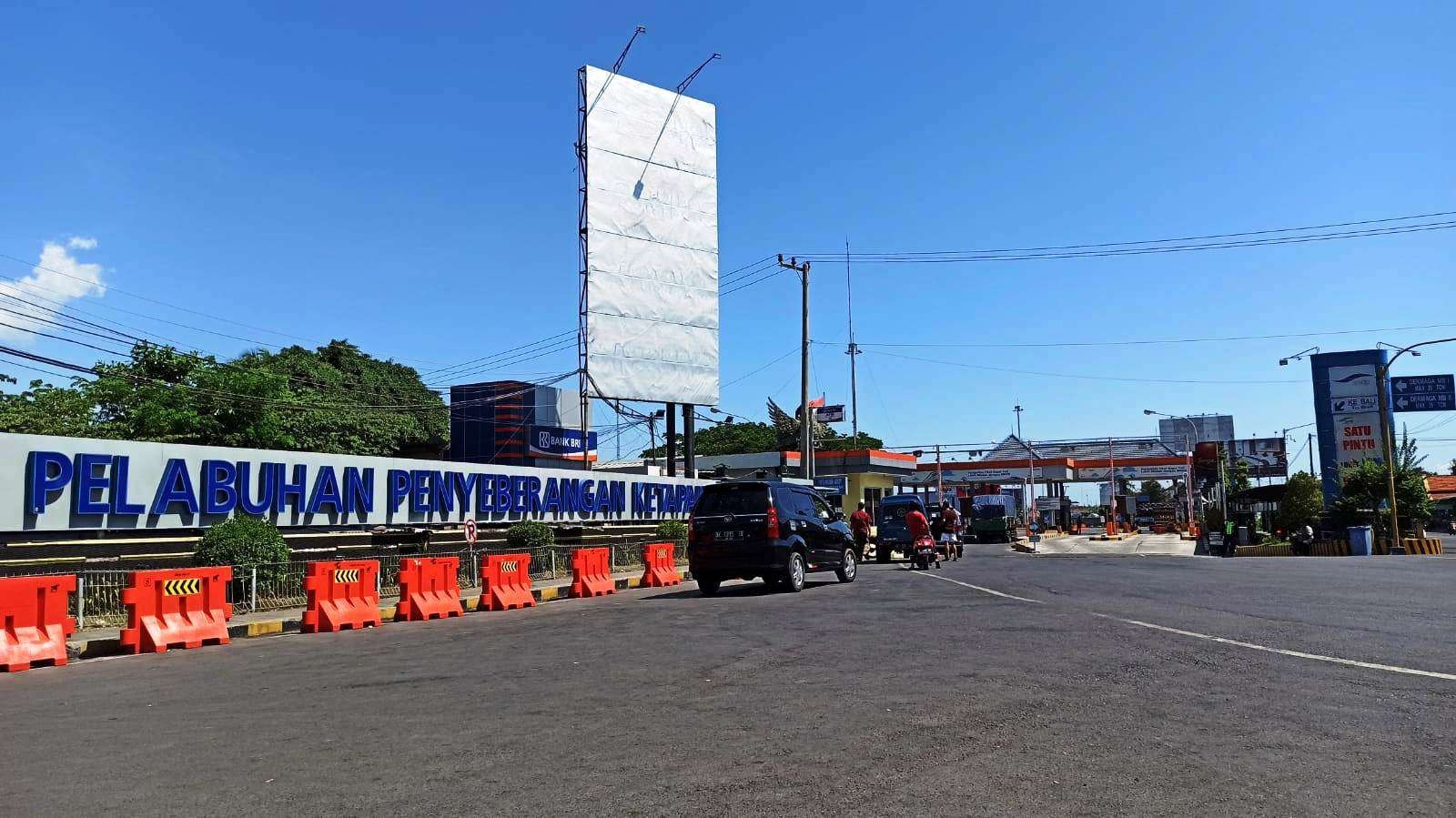 Pengawasan dan pemeriksaan di Pintu masuk Pelabuhan Ketapang diperketat untuk memastikan keamanan KTT G20 di Bali (foto: Muh Hujaini/Ngopibareng.id)