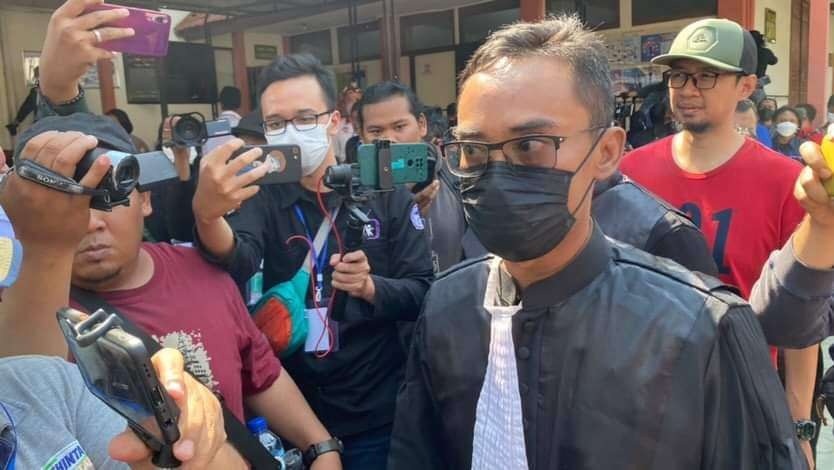 Julianto Eka Putra (JEP) dituntut 15 tahun penjara kasus pedator seksual anak SPI oleh Jaksa Penuntut Umum (JPU) Kejari Batu, Agus Rujito di Pengadilan Negeri Kota Malang, Rabu 27 Juli 2022. (Foto: Lalu Theo/Ngopibareng.id)