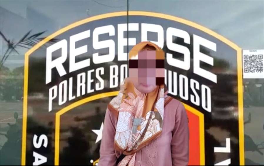 Wanita muda di Bondowoso diciduk polisi, karena dilaporkan menipu dan menggelapkan uang pinjaman ratusan juta rupiah. (Foto: Humas Polres Bondowoso)