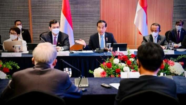 Presiden Joko Widodo menghadiri pertemuan dengan CEO perusahaan-perusahaan Korea Selatan di Lotte Hotel, Seoul, (foto: Setpres)