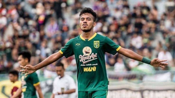 Pemain Persebaya, Alwi Slamat, saat ini tengah menjalani pemulihan cedera hamstring. (Foto: Istimewa)