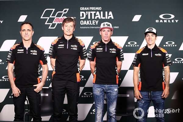 Romano Albesiano, Massimo Rivalo (CEO), Aleix Espargaro, dan Maverick VInales dari Aprilia Racing. (Foto: Istimewa)