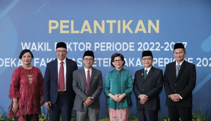 Rektor Universitas Gadjah Mada (UGM) Profesor dr. Ova Emilia, M.Med., Ed., Sp.OG(K), Ph.D  bersama lima wakil rektor masa bakti 2022-2027. (Foto: Dokumentasi UGM)