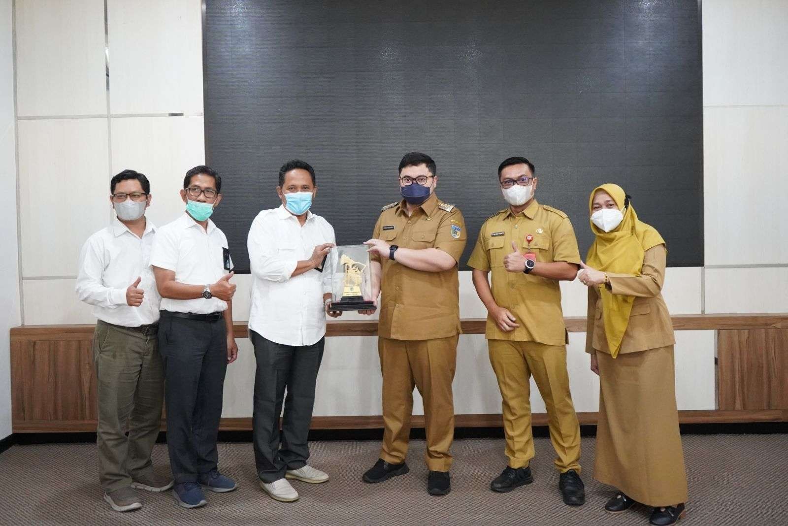 Puluhan tahun hidup dalam kegelapan, Pemkab Kediri beri aliran listrik 17 KK di Lereng Gunung Kelud Perkampungan Onggoboyo. (Foto: Istimewa)