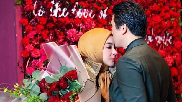 Syahrini merayakan ulang tahun ke-40 bersama sang suami, Reino Barack di Singapura, Senin 1 Agustus 2022. (Foto: Instagram @princessyahrini)