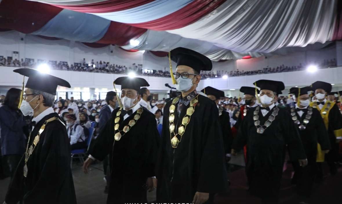 Dies Natalies Universitas Trunojoyo Madura (UTM) ke 21,  mengimplementasikan Tri Dharma Perguruan Timggi di tengah masyarakat (foto : istimewa)