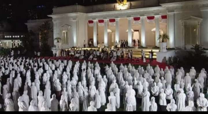 Dzikir dan doa kebangsaan memperingati 77 tahun RI Merdeka di halaman Istana Merdeka Jakarta, Senin, 1 Agustus 2022 malam. (Foto: Setpres)