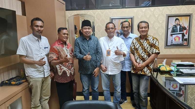 Pengurus PWI Jawa Timur (Jatim) mengadakan silaturahmi dengan Ketua Fraksi Gerindra DPRD Jatim Muhammad Fawait di Gedung DPRD Jatim, Jalan Indrapura, Surabaya, Rabu, 3 Agustus 2022. (Foto: Istimewa)