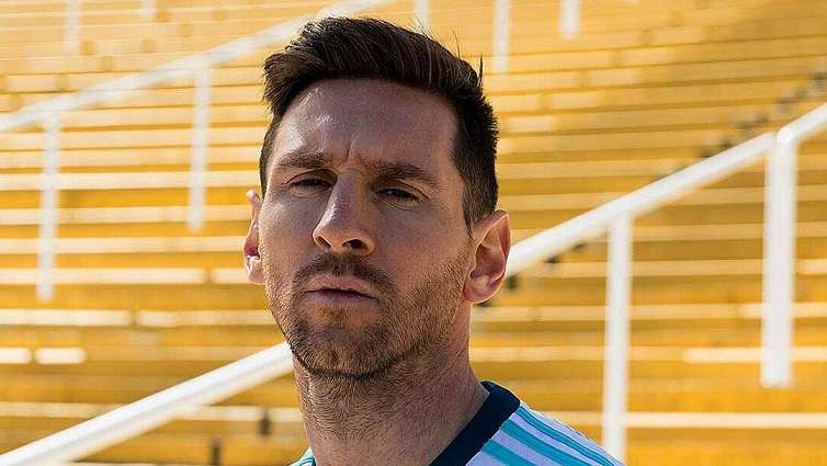 Lionel Messi semakin mendekati rekor gelar terbanyak Dani Alves. (Foto: Twitter/@TeamMessi)