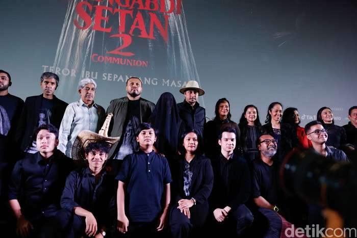 Deretan selebriti ikut merasakan teror Ibu dalam Gala Priemere Pengabdi Setan 2 Communion. Drass code acara ini hitam. (Foto: Istimewa)