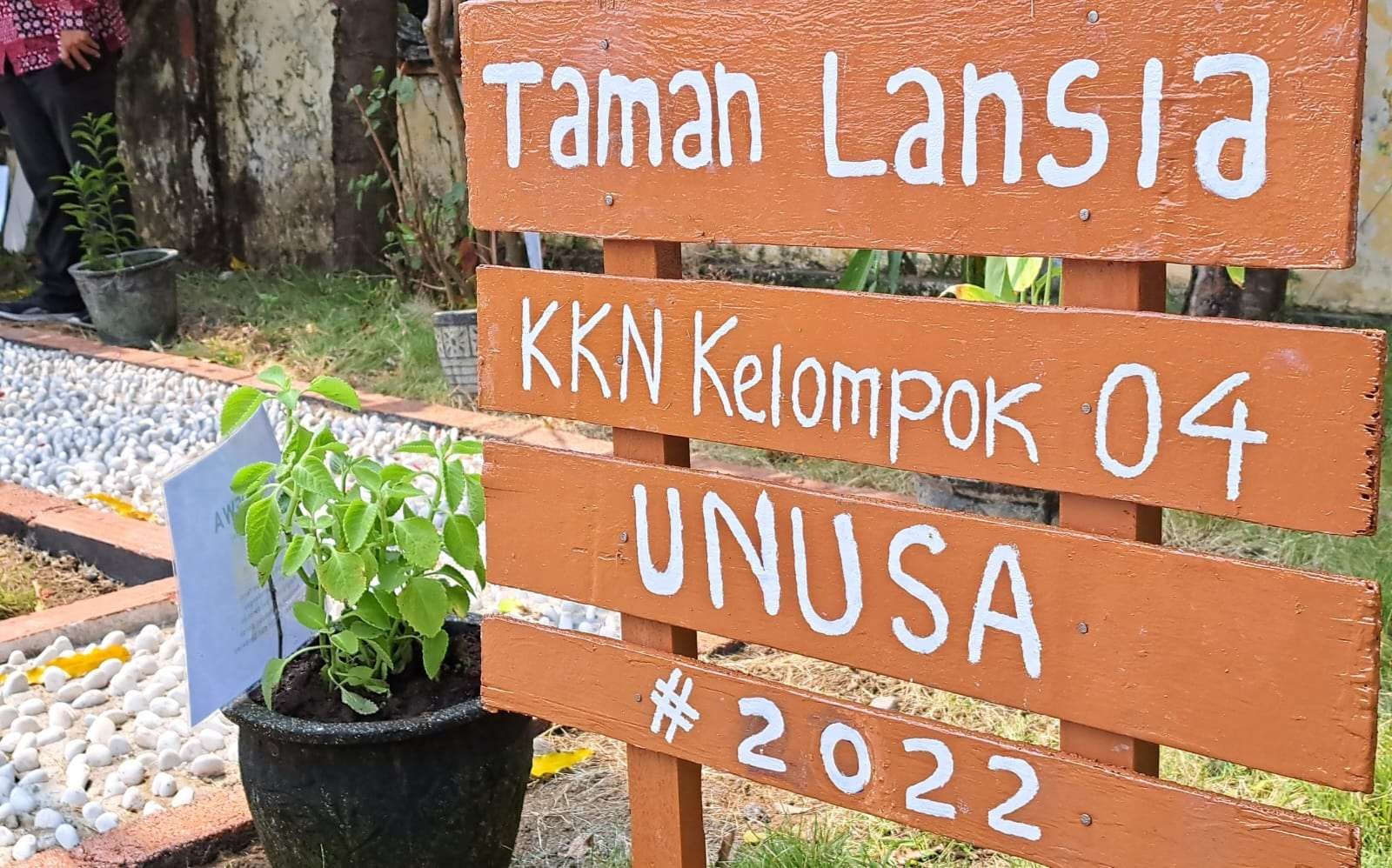 Taman lansia yang dibuat mahasiswa Unusa di Desa Sumput, Griyorejo, Gresik. (Foto: Pita Sari/Ngopibareng.id)