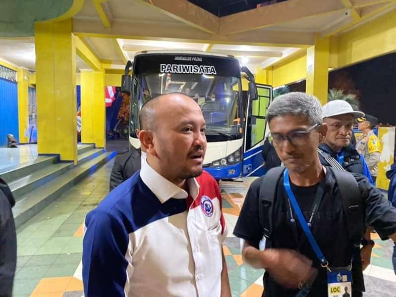 Manager Arema FC, Ali Rifki saat berada di Stadion Kanjuruhan, Malang (Foto: Lalu Theo/Ngopibareng.id)