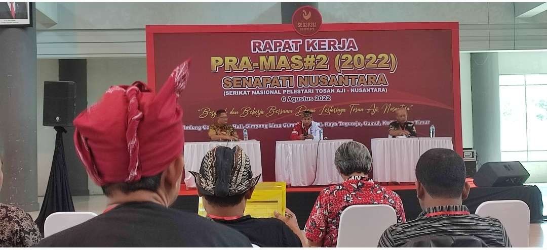 Serikat Nasional Pelestari Tosan Aji (Senopati) Nusantara menggelar rapat kerja 2022 di Gedung Convention Hall Simpang Lima Gumul, Kediri, Sabtu, 6 Agustus 2022. (Foto: Fendhy Plesmana/Ngopibareng.id)