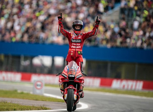 Francesco Bagnaia juara MotoGP Inggris 2022, usai melahap 20 lap di Sirkuit Silverstone, Minggu 7 Agustus 2022. (Foto: Twitter @motoGP)