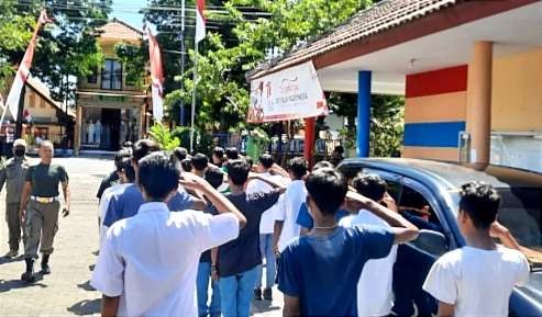 Puluhan pelajar SMA dan SMP di Situbondo terjaring razia saat jam sekolah. (Foto: Dokumen Satpol PP Situbondo)