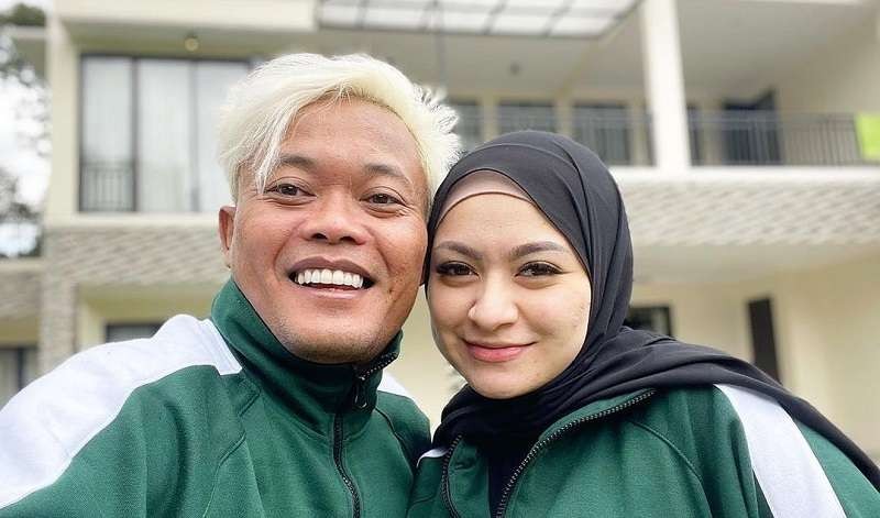 Gugatan cerai Nathalie Holscher dikabulkan majelis hakim Pengadilan Agama Cikarang. Ia dapat pembagian harta berupa dua unit mobil dan satu rumah serta uang bulanan anak Rp25 juta. (Foto: Instagram @sule_ferdinan)