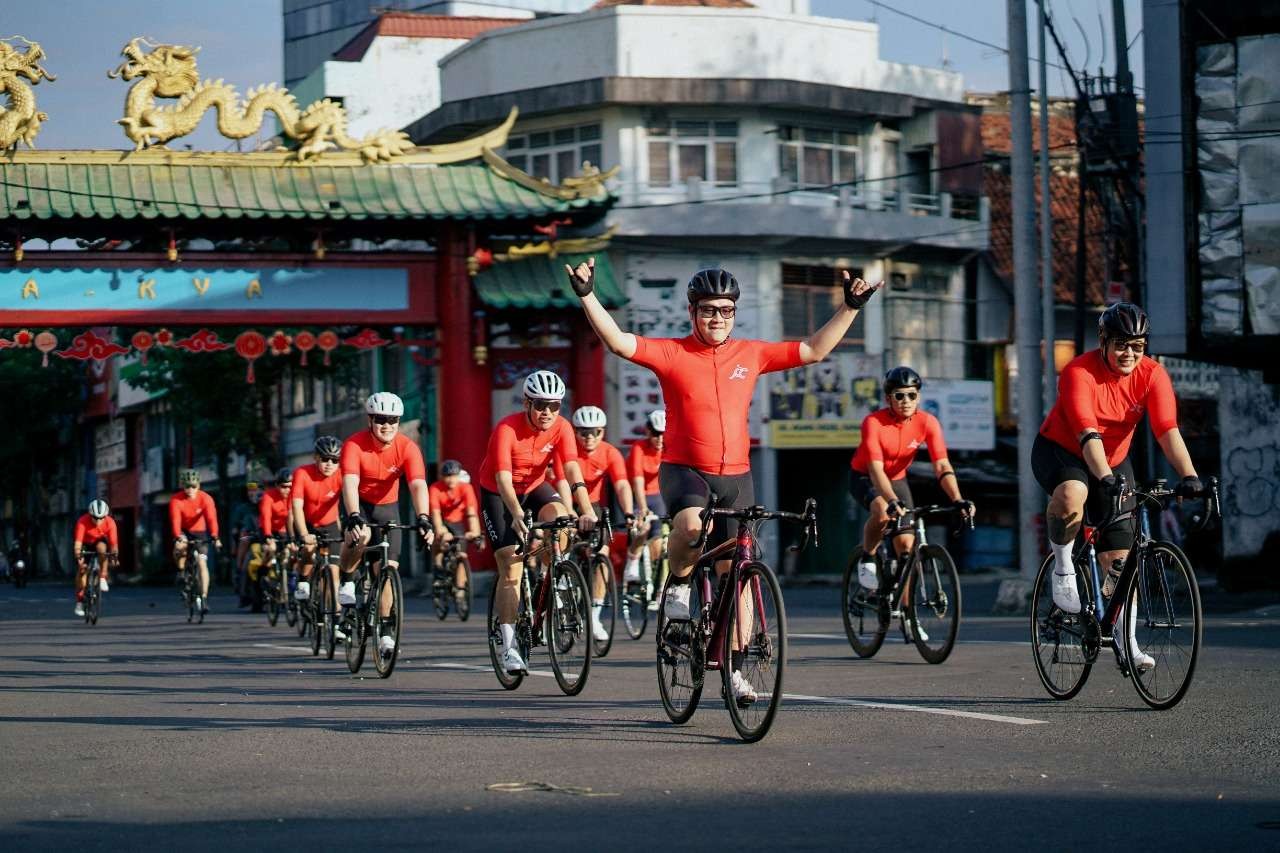 Launching jersey JCC-031 tanggal 24 Juli melintasi kawasan Kya-Kya Surabaya. (Foto: Dokumentasi JCC-031)