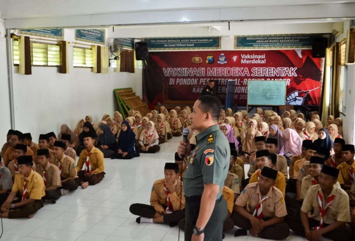 Kodim 0813 Bojonegoro gelar sosialisasi penerimaan calon bintara jalur khusus di Pondok Pesantren Al Rosyid. (Foto: Dokumentasi Kodim Bojonegoro)