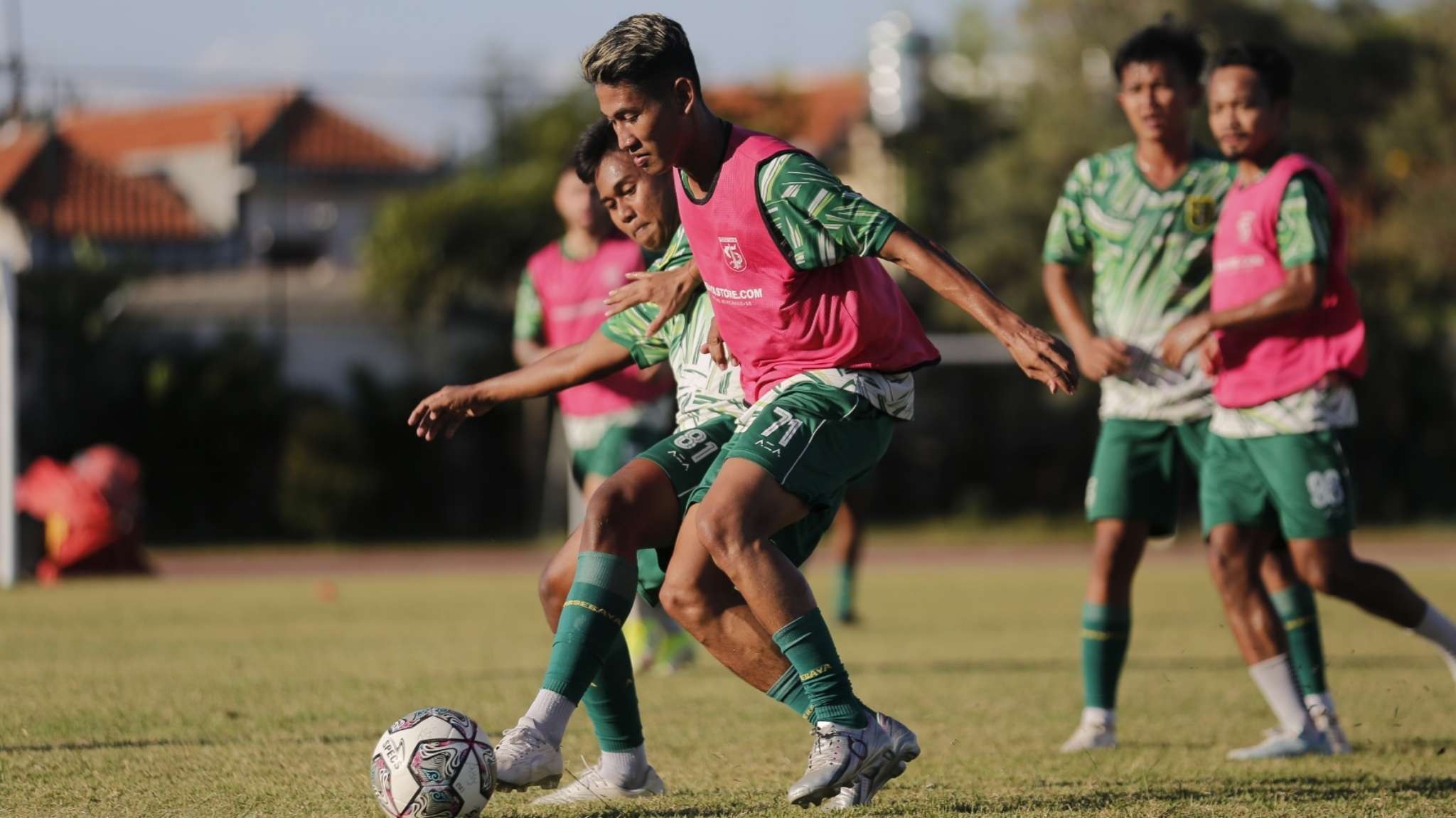 Pemain Persebaya saat menjalani latihan. (Foto: Persebaya)