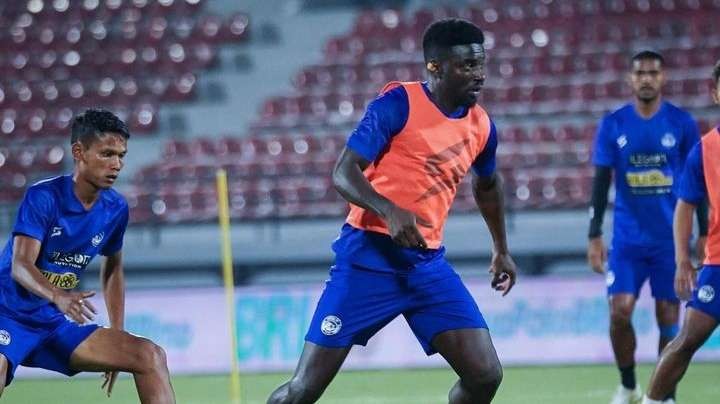 Striker Arema FC, Abel Camara saat menjalani sesi official training di Stadion Kapten I Wayan Dipta (Instagram:@aremafcofficial)