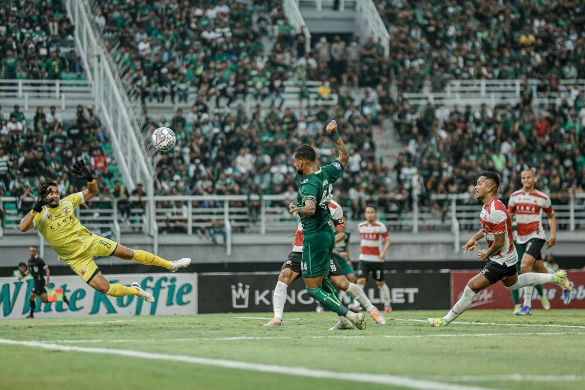 Duel Persebaya vs Madura United dalam matchday ke-4 Liga 1 2022/2023 berakhir dengan skor 2-2. (Foto: persebaya.id)