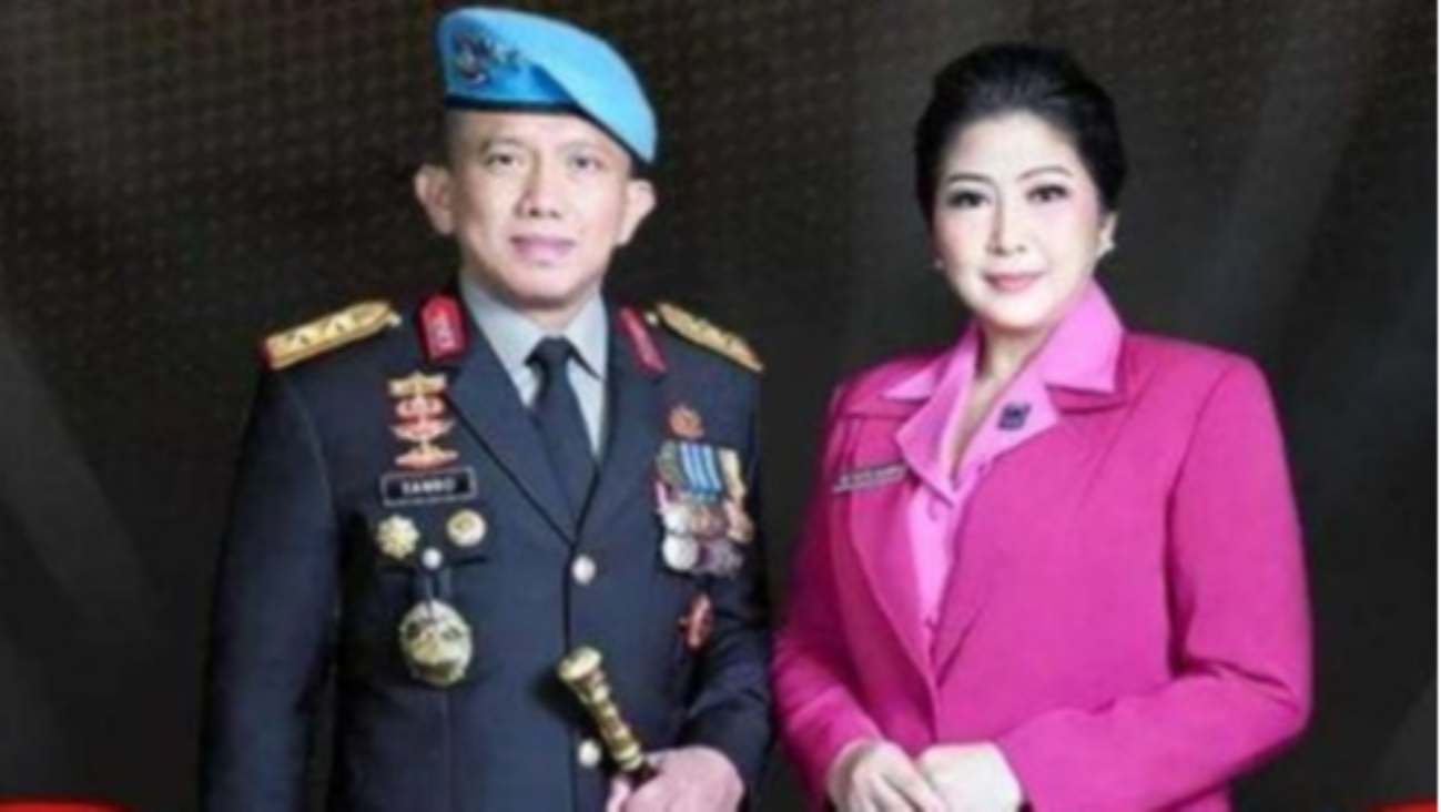 Irjen Ferdy Sambo bersama istrinya Putri Candrawathi. (Foto: Instagram @divpropampolri)