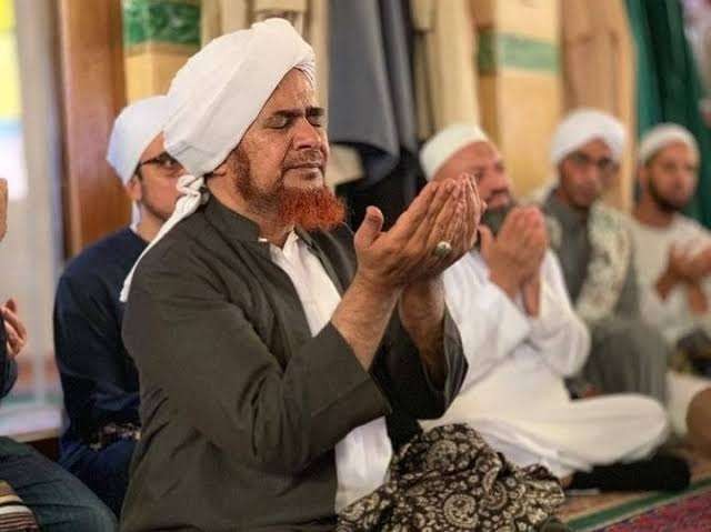 Habib Umar bin Hafizh dalam suatu pengajian khusus. (Foto:majelis ilmu)