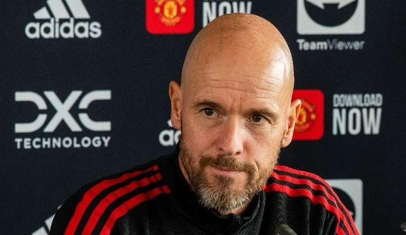 Erik ten Hag sangat kecewa kepada para pemainnya usai timnya kalah 0-4 dari Brentford. (Foto: Twitter/@ManUtd)