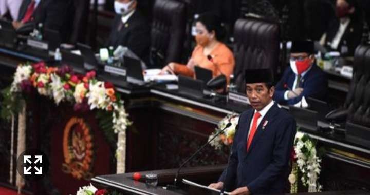 Presiden Jokowi menyampaikan RUU APBN 2023 dan nota keuangan di depan Sidang Pleno DPR (Foto: Setpres)