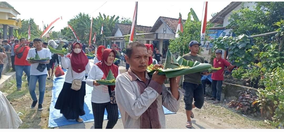 Pergelaran Seni Jaranan, Pecut dan 77 Tumpeng Warnai Deklarasi Dukung Moeldoko Capres 2024 (Foto: Fen/Ngopibareng.id)