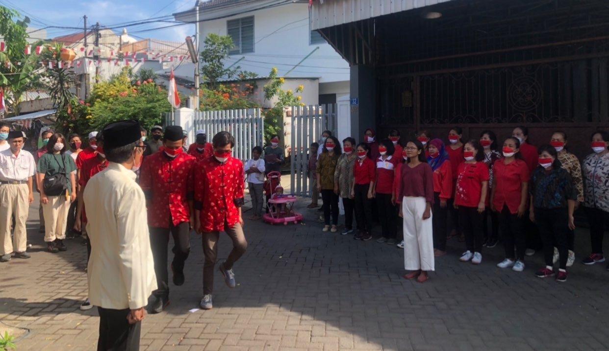 Upacara yang digelar warga Kampung Pecinan Jalan Tambak Bayan (Foto: Andhi Dwi/Ngopibareng.id)