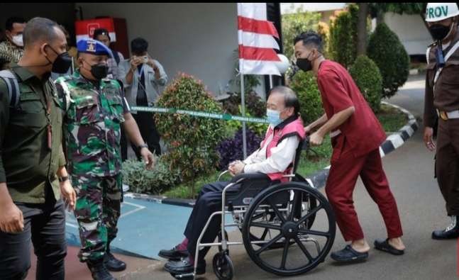 Pemeriksaan terhadap  tersangka korupsi Surya Darmadi dihentikan sementara karena sakit ( Foto: CNN Indonsia)urya Darmafi