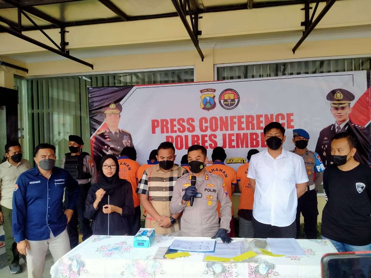 Kasus pembakaran dan perusakan rumah di Jember dipicu oleh tindakan premanisme dan pemerasan (Foto:Rusdi/Ngopibareng.Id)