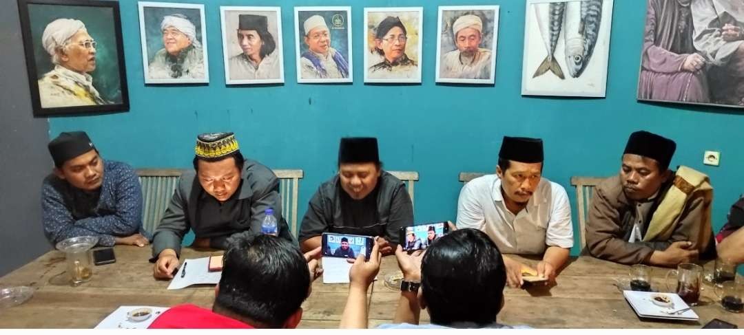 Ikatan Alumni Ponpes se-Kabupaten Kediri menyampaikan tiga tuntutan kepada Kepala Bapenas, Suharso Mohoarfa. (Foto: Fendhy Plesmana/Ngopibareng,id)