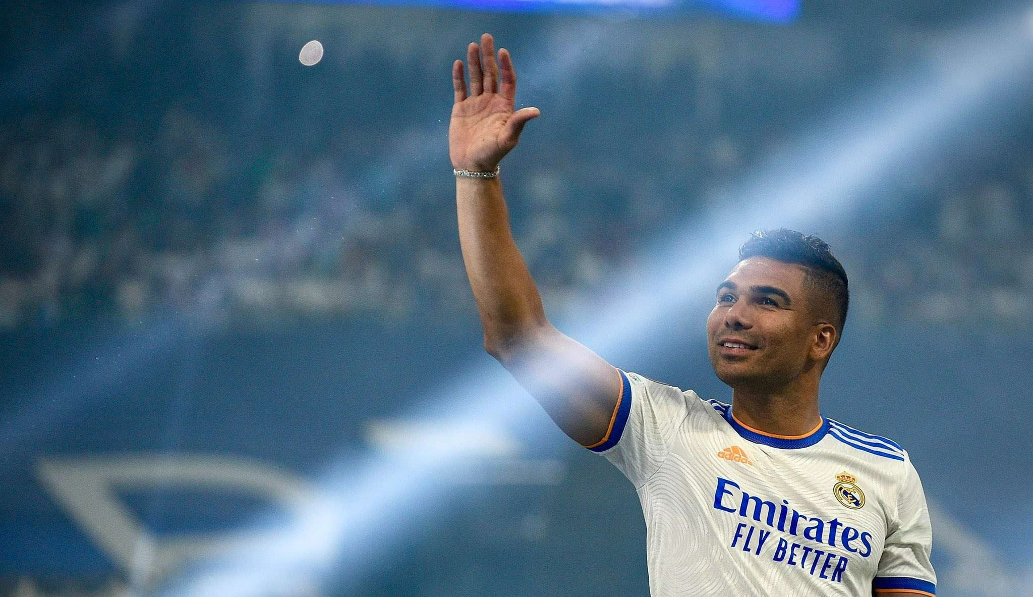 Casemiro resmi berpisah dengan Real Madrid untuk bergabung dengan Manchester United.