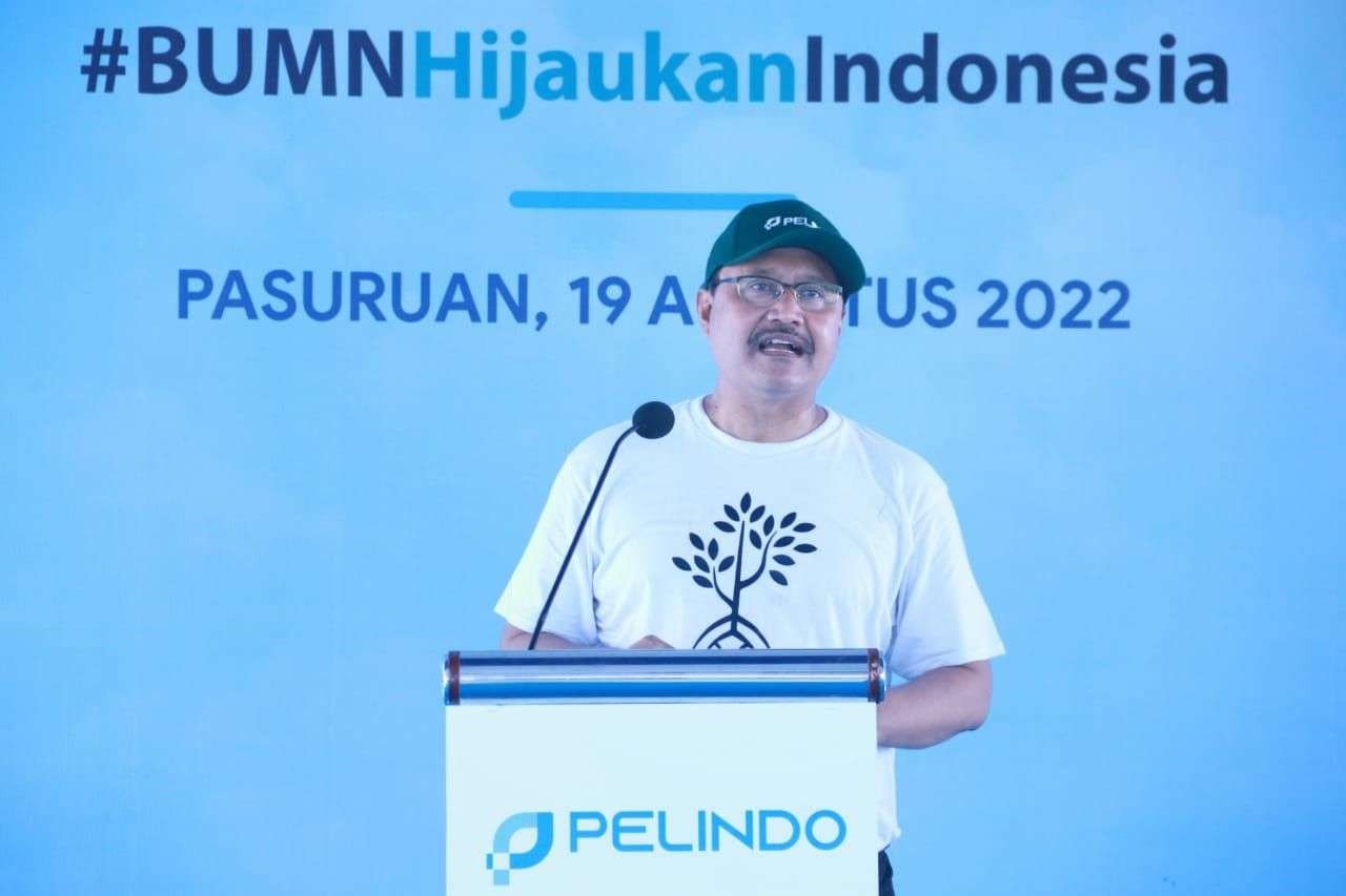 Walikota Pasuruan, Saifullah Yusuf (Gus Ipul) berbicara dalam  program rehabilitasi mangrove di area Tempat Pelelangan Ikan (TPI) Kelurahan Ngemplak, Jumat 19 Agustus 2022. (Foto: Ist)