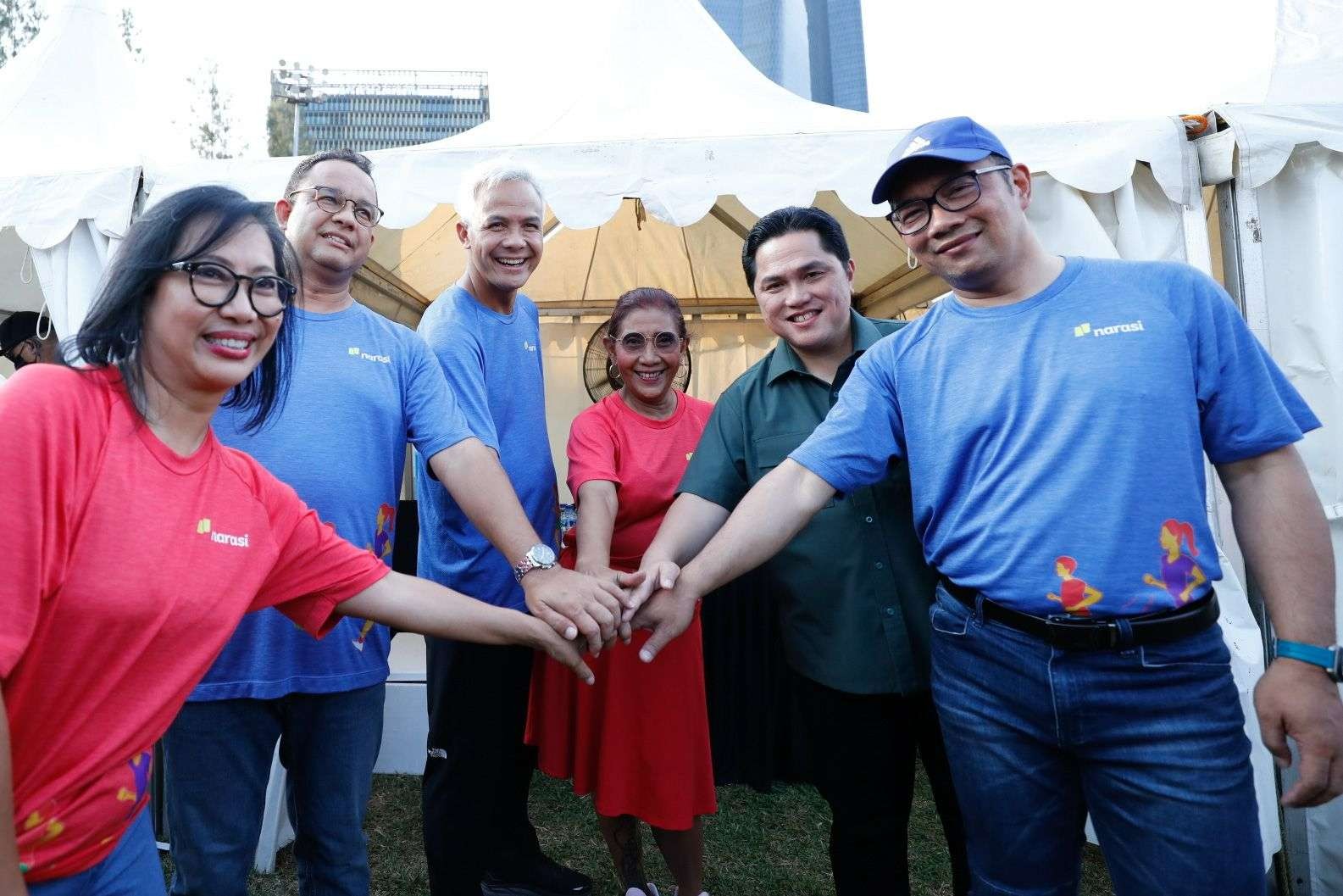 Gubernur Ganjar Pranowo tunjukkan simbol kebersamaan saat menghadiri dan berlomba di acara Narasi Merayakan Indonesia dbersama kepala daerah lain dan menteri BUMN, Erick Thohir. (Foto: dok. Humas Pemprov Jateng)