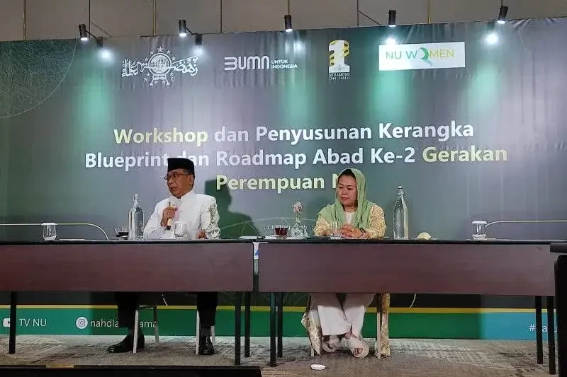 Ketua Umum Pengurus Besar Nahdlatul Ulama (PBNU) Yahya Cholil Staqut dan Yenny Wahid saat meluncurkan Program Workshop dan Penyusunan Kerangka Blueprint dan Roadmap Abad ke-2 Gerakan Perempuan NU (NU Women). (Foto: Dokumentasi PBNU)