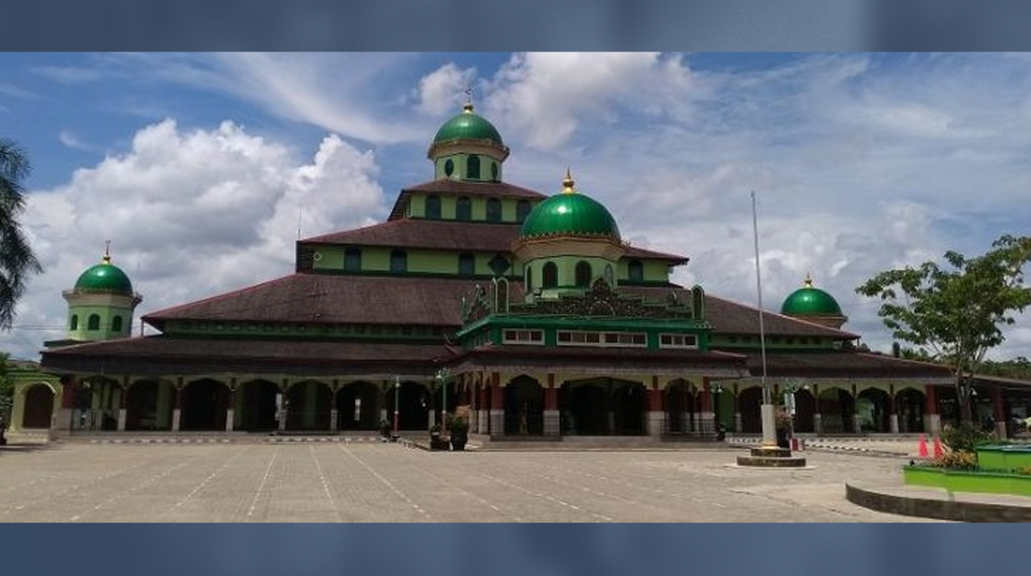 Masjid sebagai tempat ibadah selalu mengundang keteduhan. (Ilustrasi)