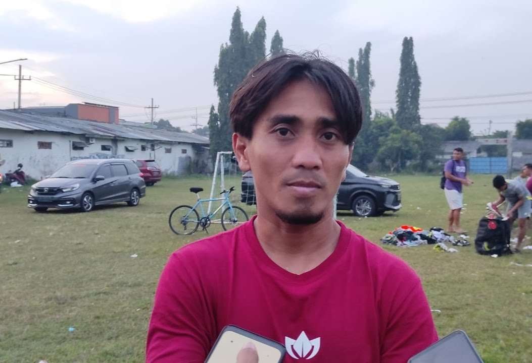 Menjelang laga kontra PSS Sleman, gelandang bertahan Persik Kediri Taufiq dikabarkan alami cedera. Namun, manajemen memastikan Taufiq tetap dimainkan. (Foto: Fendhy Plesmana/Ngopibareng.id)