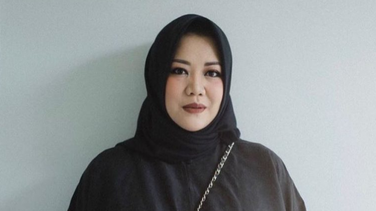 Risa Saraswati berduka atas meninggalnya sang ibu, Elly Rawilah. (Foto: Instagram @risa_saraswati)