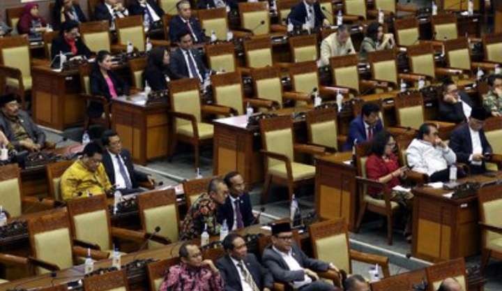 Suasana sidang paripurna DPR RI, banyak kursi yang kosong, tapi perdebatan dan adu mulut tetap seru (Foto: Biro Pemberitaan DPR )