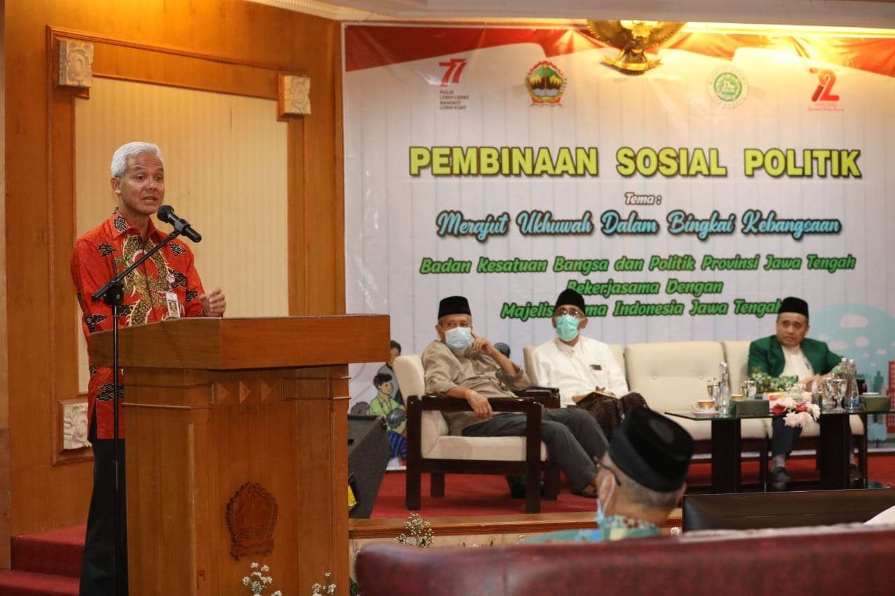 Ganjar Pranowo saat menjadi keynote speaker dalam acara Focus Group Discusion (FGD), yang diselenggarakan oleh MUI Jateng di Aula Kantor Kesbangpol Jateng, Rabu 24 Agustus 2022. (Foto: Humas Pemprov Jateng)