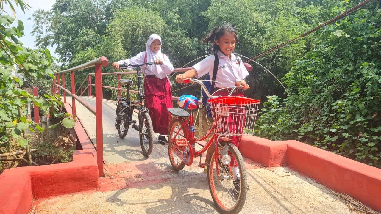 Jembatan bantuan Gubernur Ganjar hubungkan akses sosial dua desa di Jepara. (Foto: Dokumentasi Jateng)