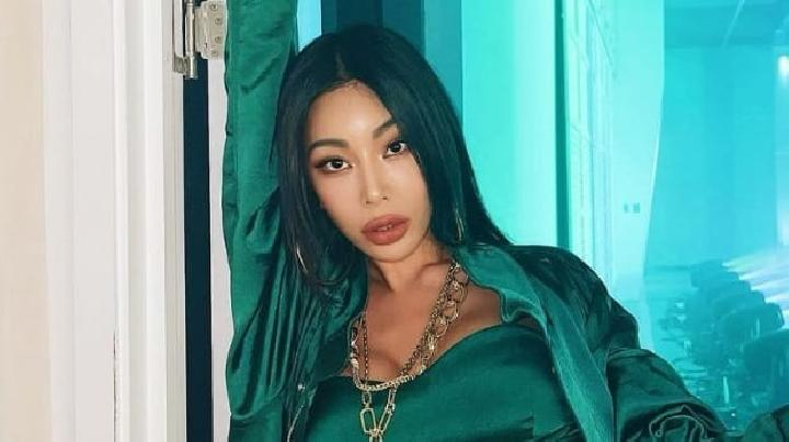 Rapper Jessi yang viral dengan lagu Zoom, dirumorkan bakal gabung agensi baru, Antenna Music setelah keluar dari P Nation. (Foto: Instagram @jessicah_o)